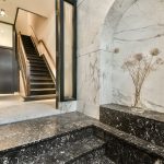 schody z marmuru wpasowane w style architektoniczne